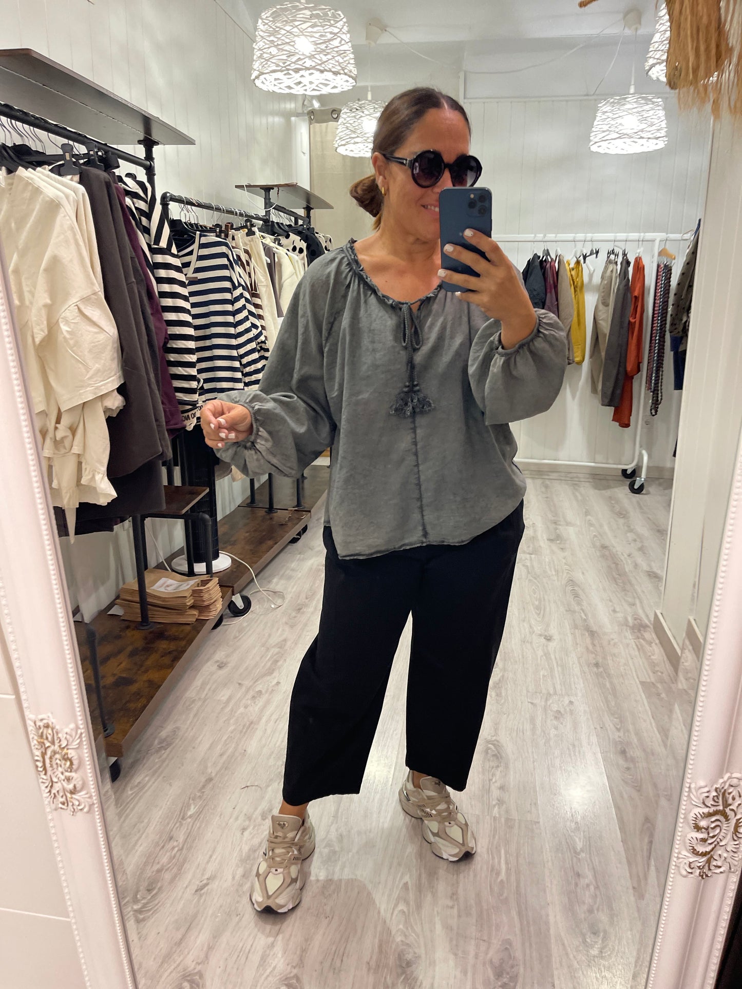 Blusa Pompón oversize gris
