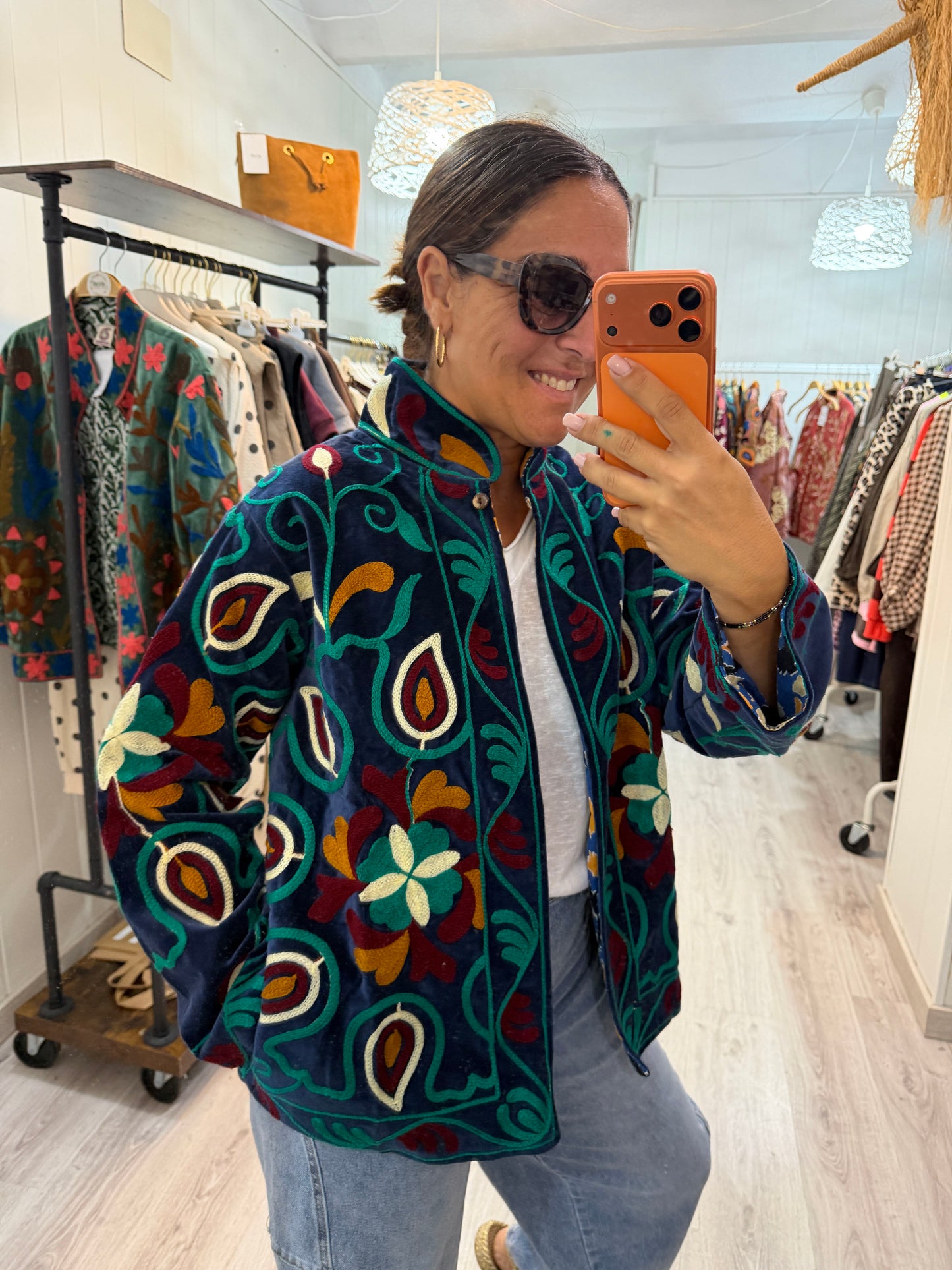 Chaqueta Suzani terciopelo petróleo, burdeos y mostaza