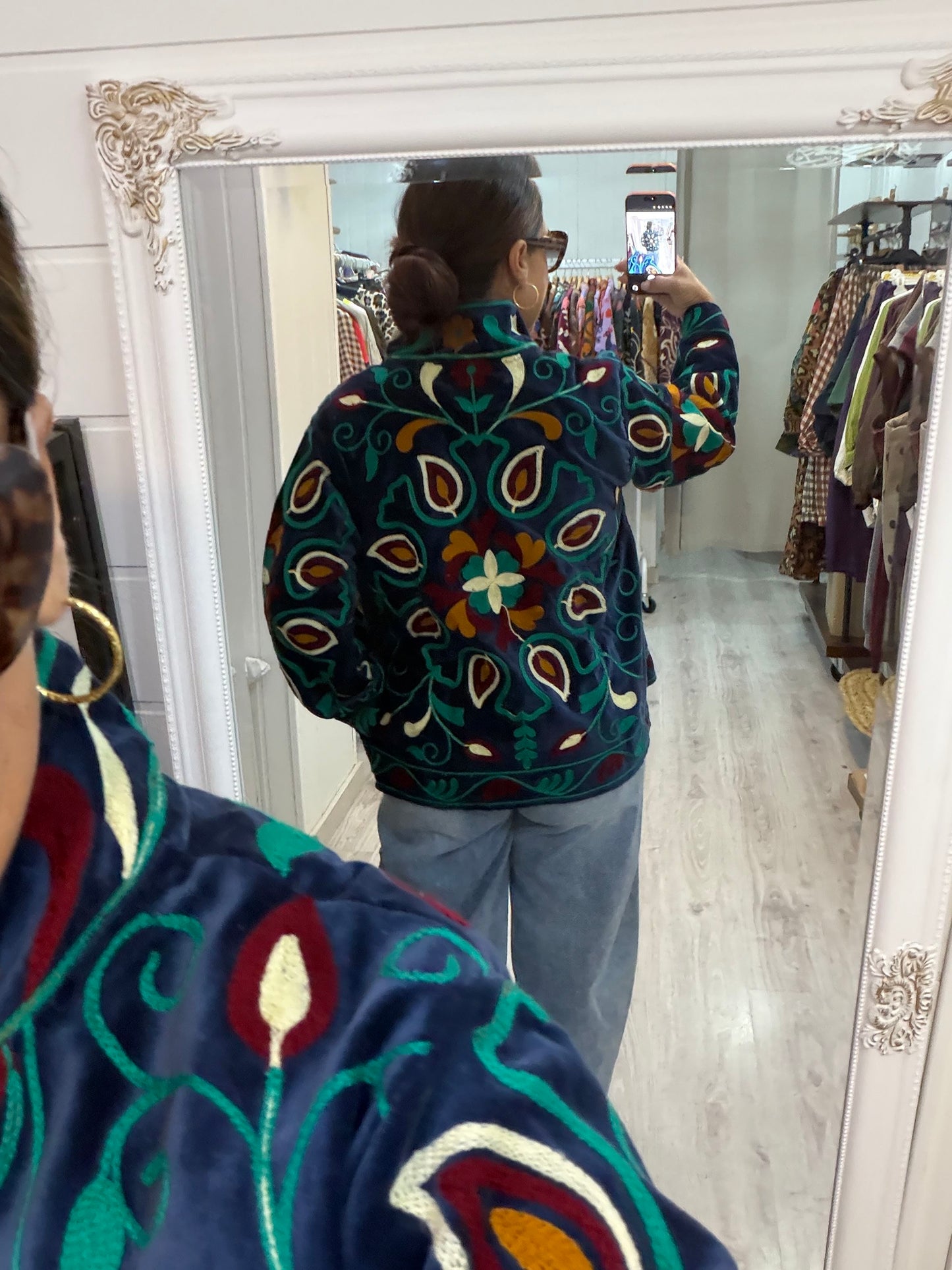 Chaqueta Suzani terciopelo petróleo, burdeos y mostaza