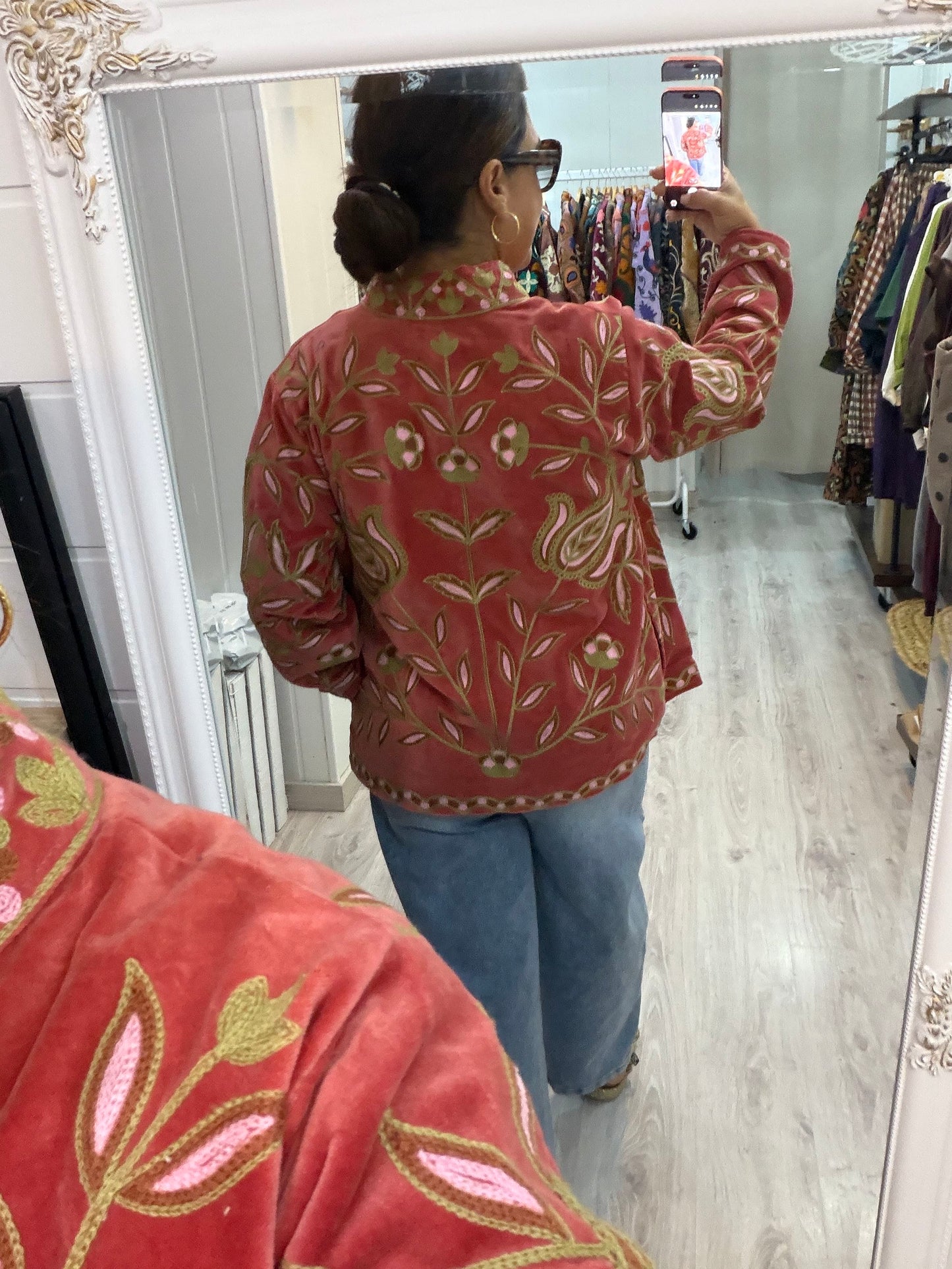 Chaqueta Suzani terciopelo salmón, beige, rosa