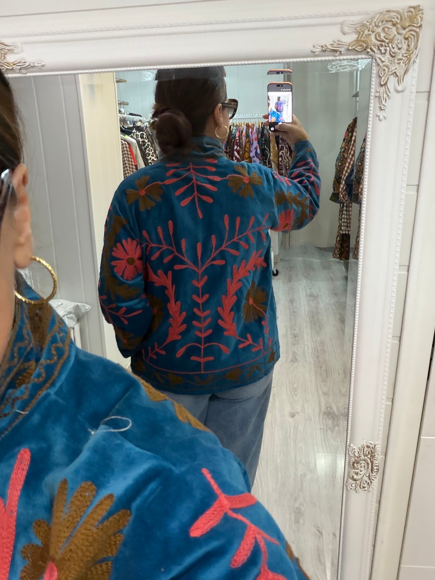 Chaqueta Suzani terciopelo azul, rosa y camel