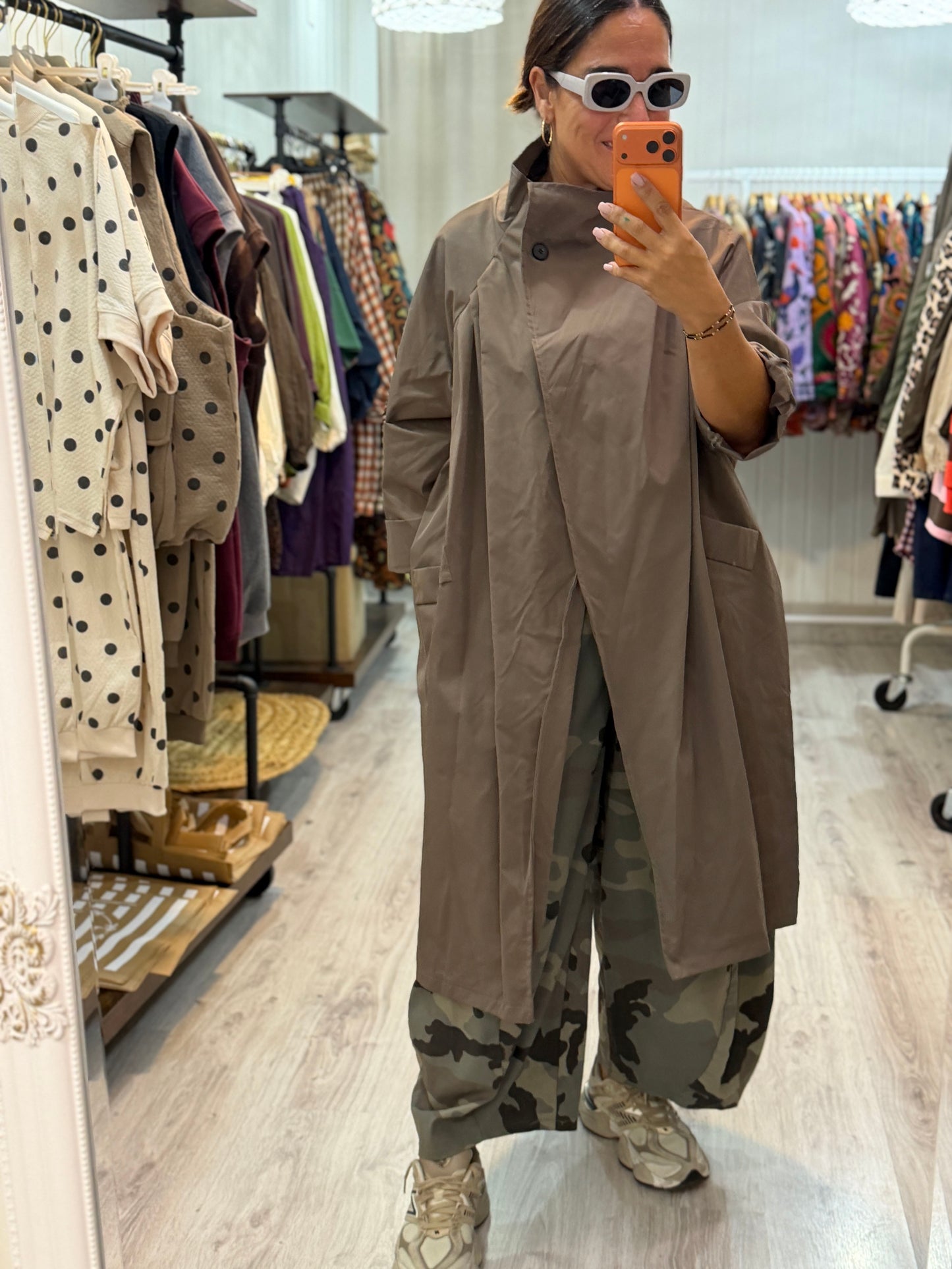 Gabardina Kokoro oversize taupe