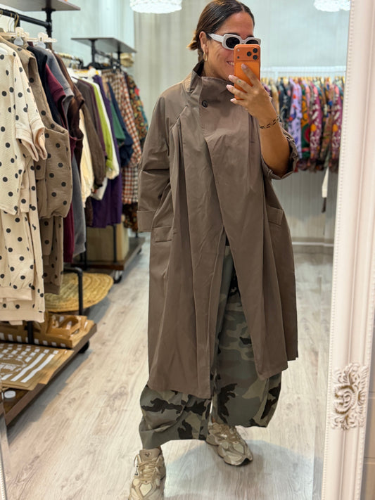Gabardina Kokoro oversize taupe