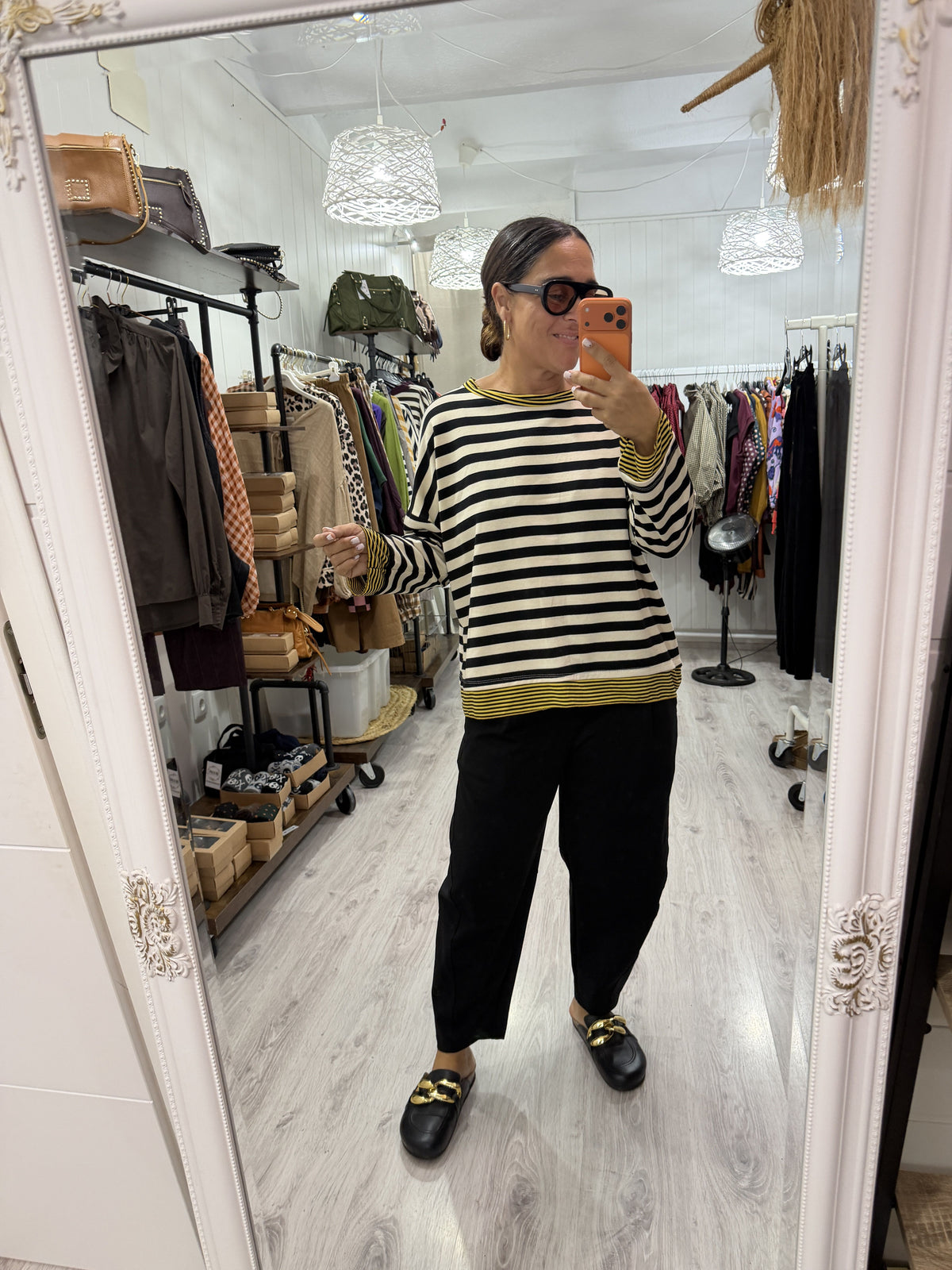 Sudadera Bermeo oversize negro y amarillo