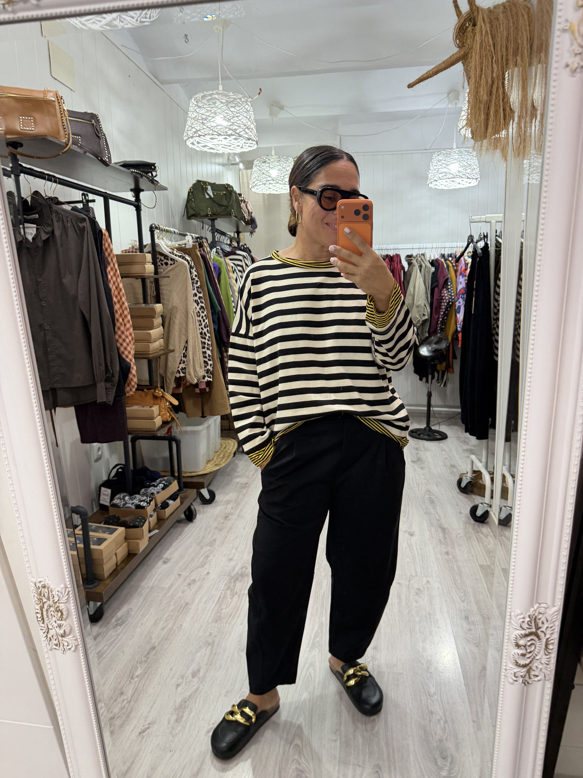 Sudadera Bermeo oversize negro y amarillo