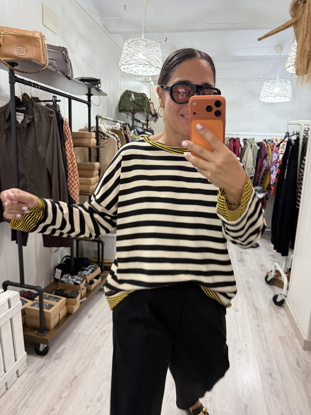 Sudadera Bermeo oversize negro y amarillo