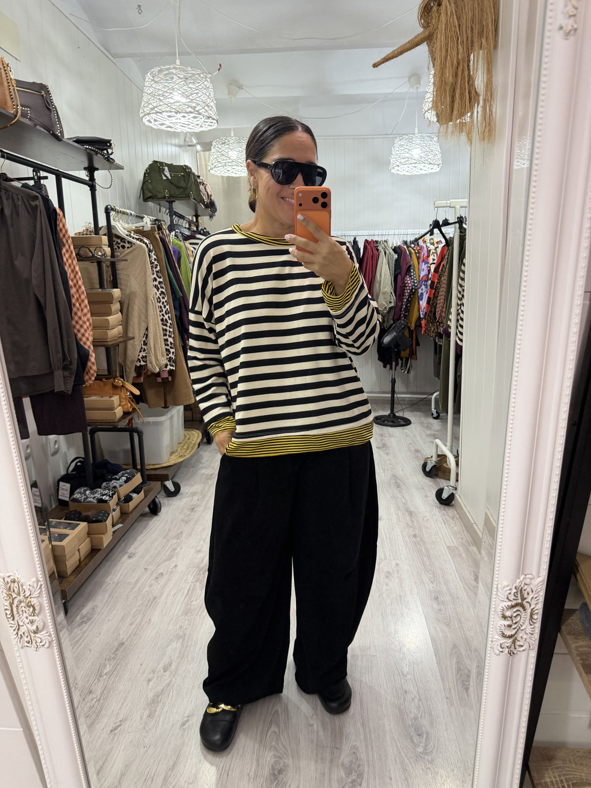 Sudadera Bermeo oversize negro y amarillo
