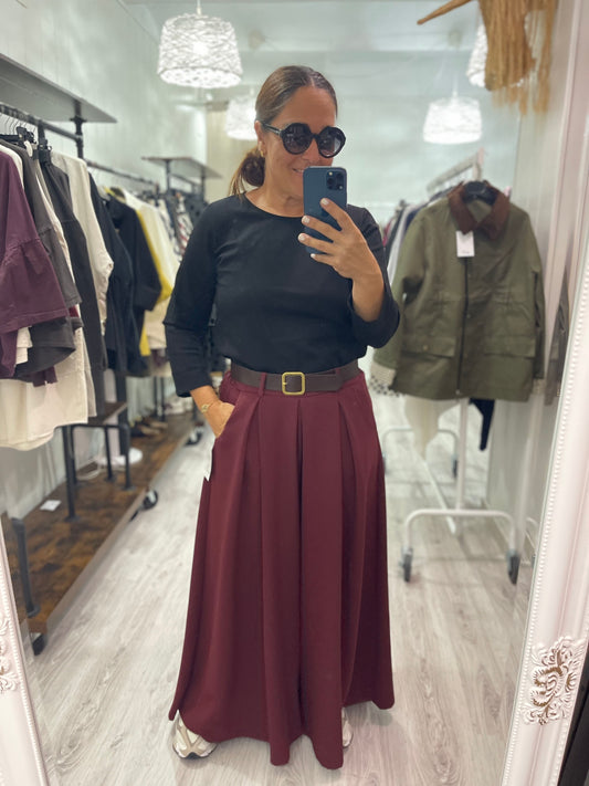 Pantalón Tessa efecto falda burdeos