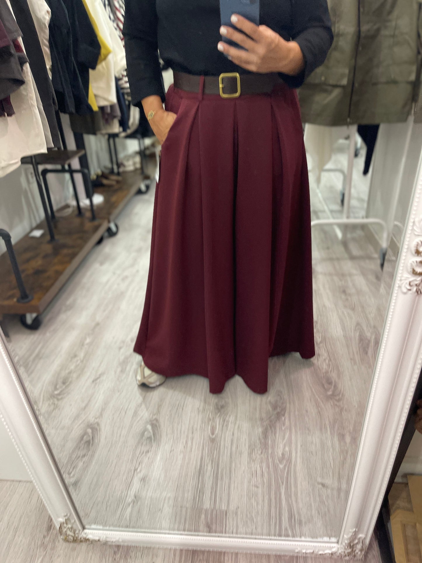 Pantalón Tessa efecto falda burdeos