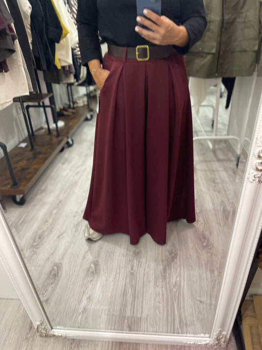 Pantalón Tessa efecto falda burdeos