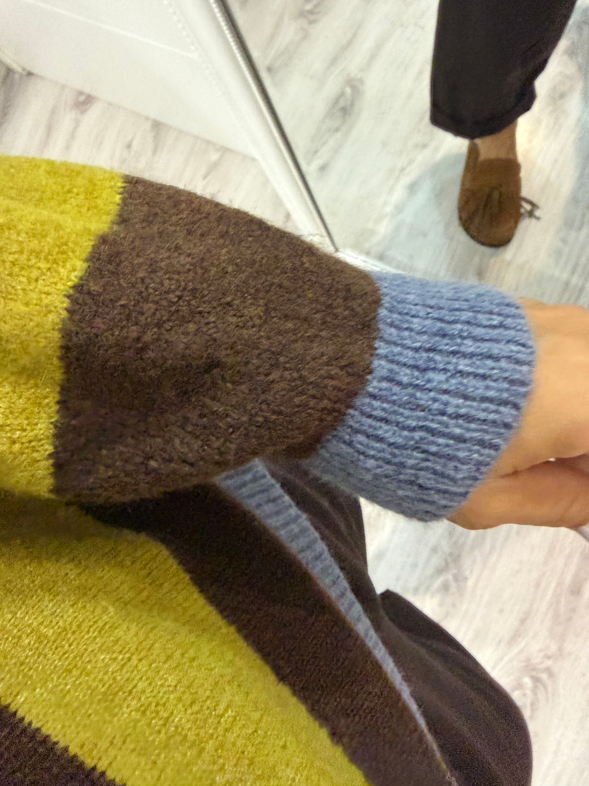 Jersei Rugby contrastes chocolate, pistacho y jeans