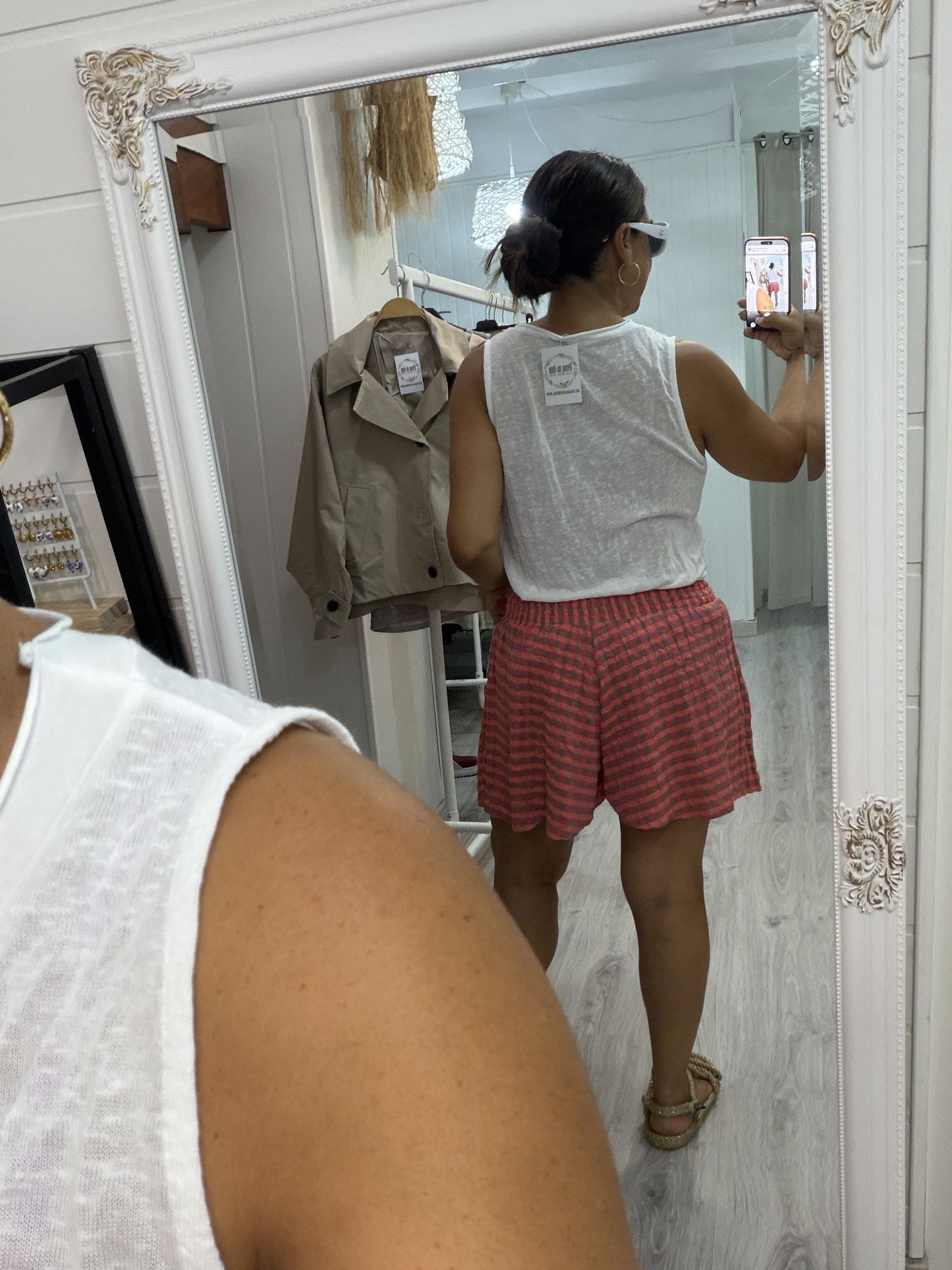 Short efecto falda vichy fluor coral y taupe