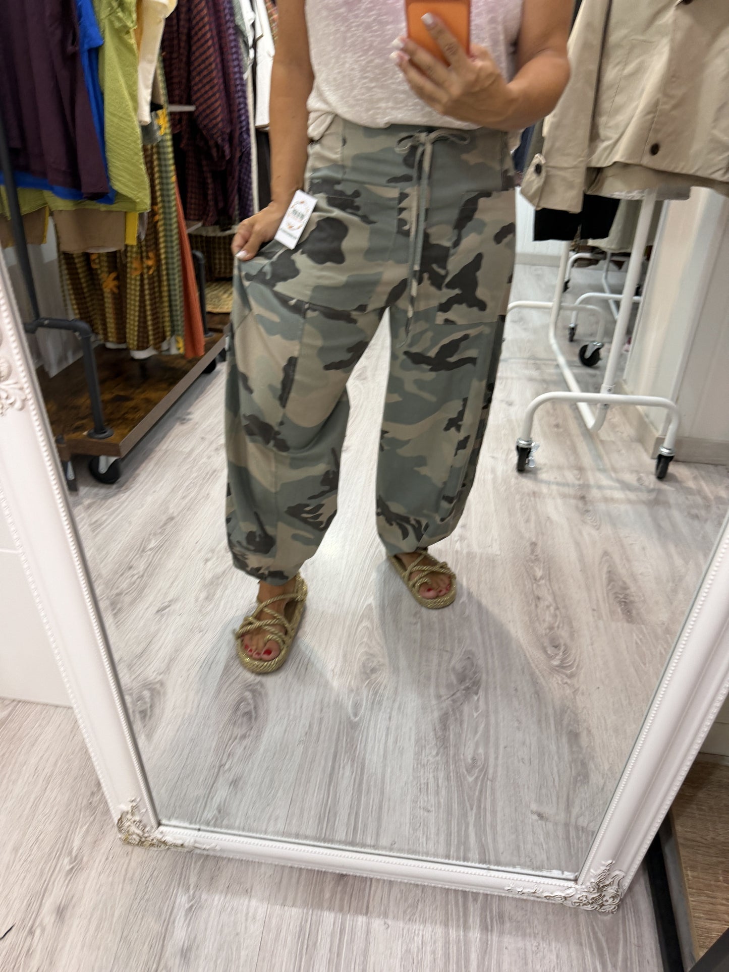 Pantalón Barrel camuflaje beige