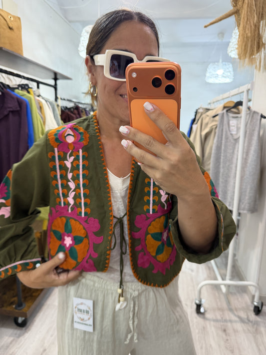 Chaqueta Boho bordada buganvilla kaki