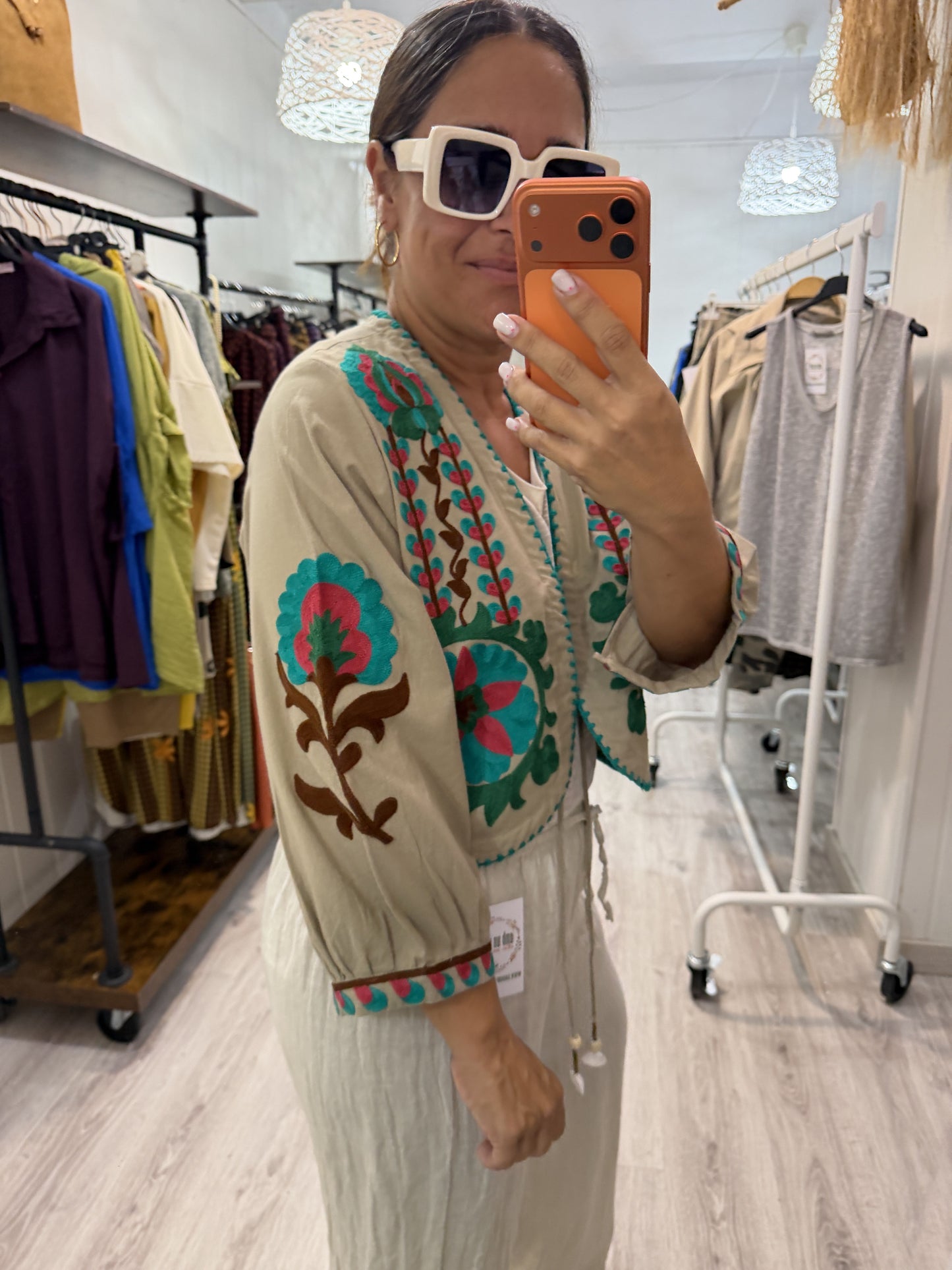 Chaqueta Boho bordada buganvilla beige