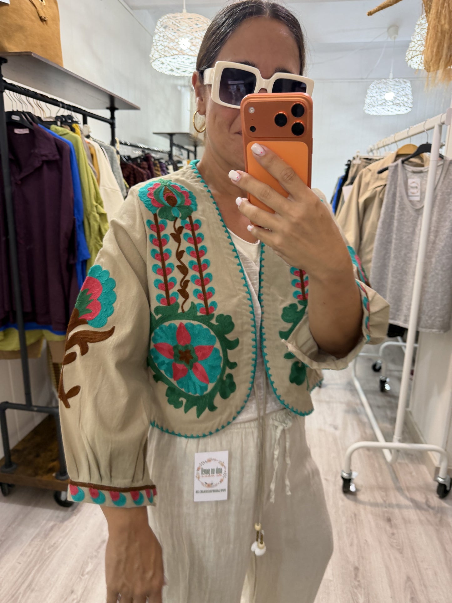 Chaqueta Boho bordada buganvilla beige