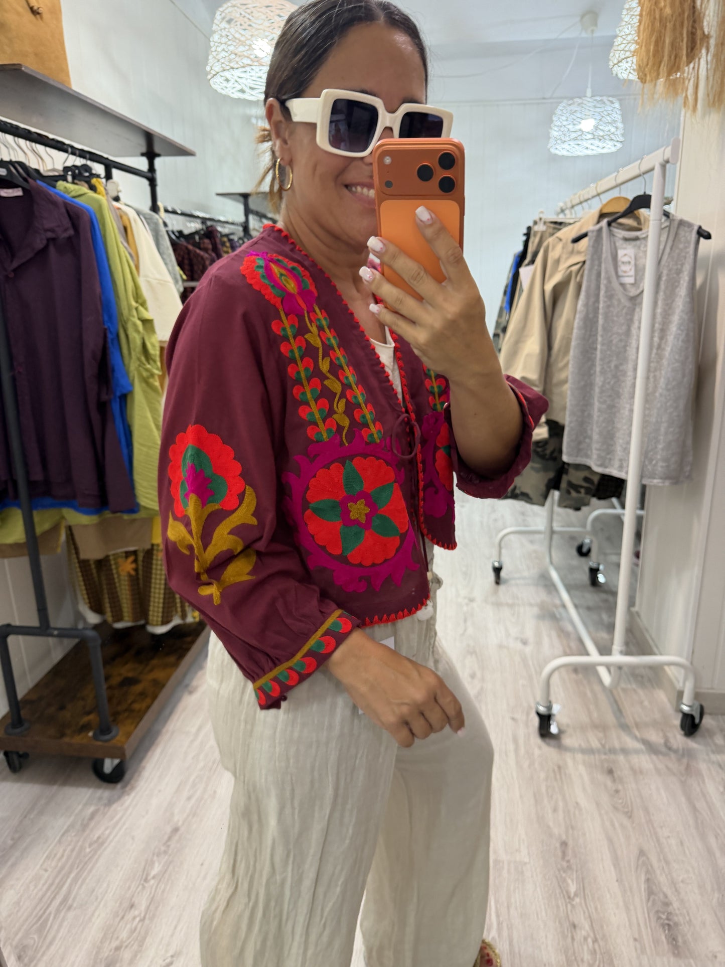 Chaqueta Boho bordada buganvilla burdeos