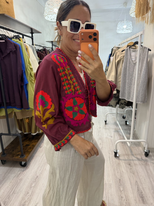 Chaqueta Boho bordada buganvilla burdeos