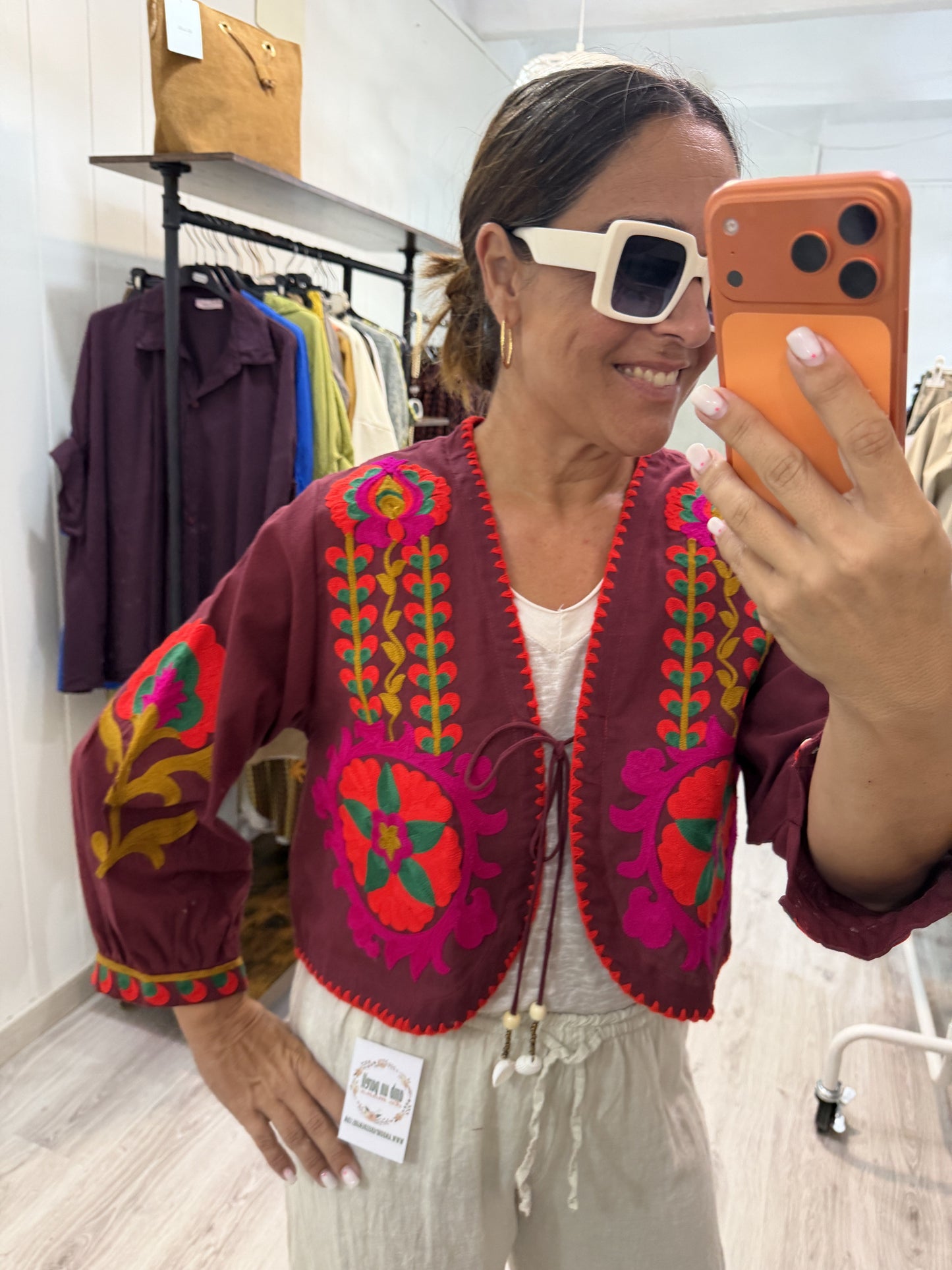 Chaqueta Boho bordada buganvilla burdeos