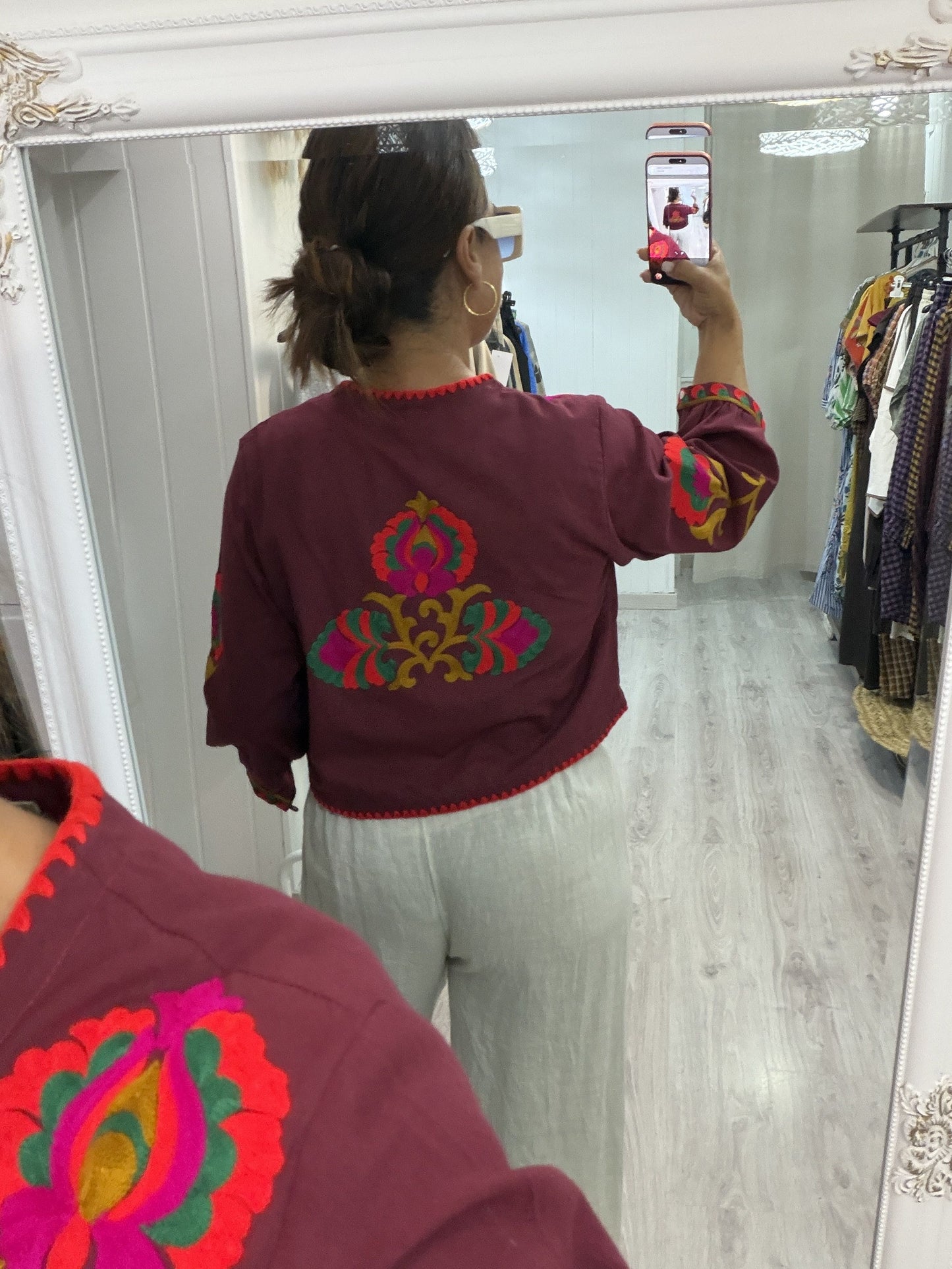 Chaqueta Boho bordada buganvilla burdeos