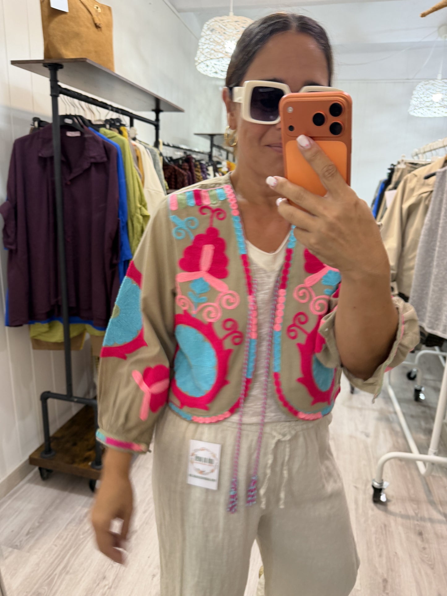 Chaqueta Boho bordada camelia beige