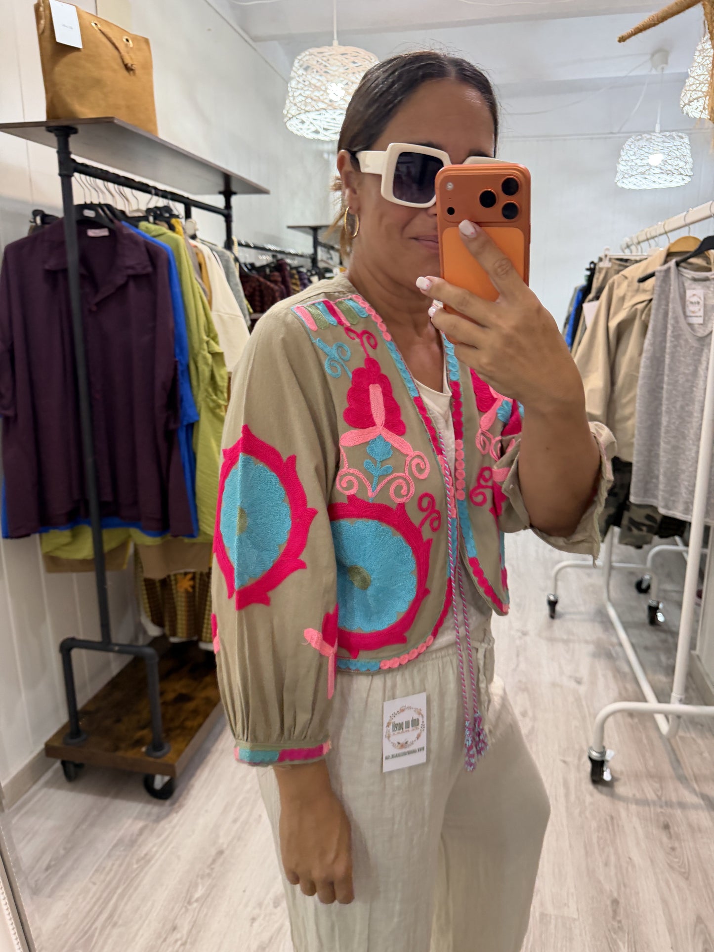Chaqueta Boho bordada camelia beige