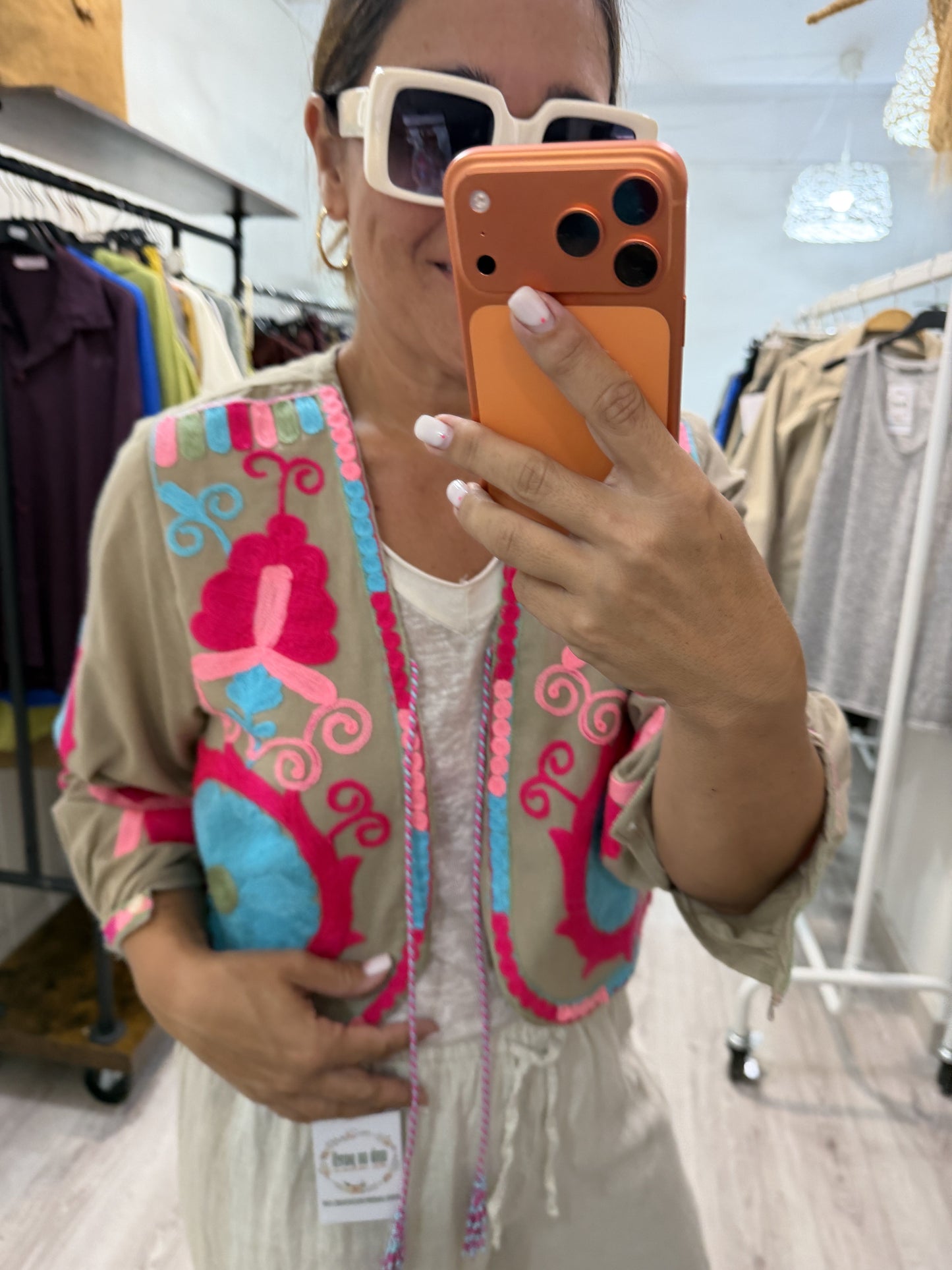Chaqueta Boho bordada camelia beige