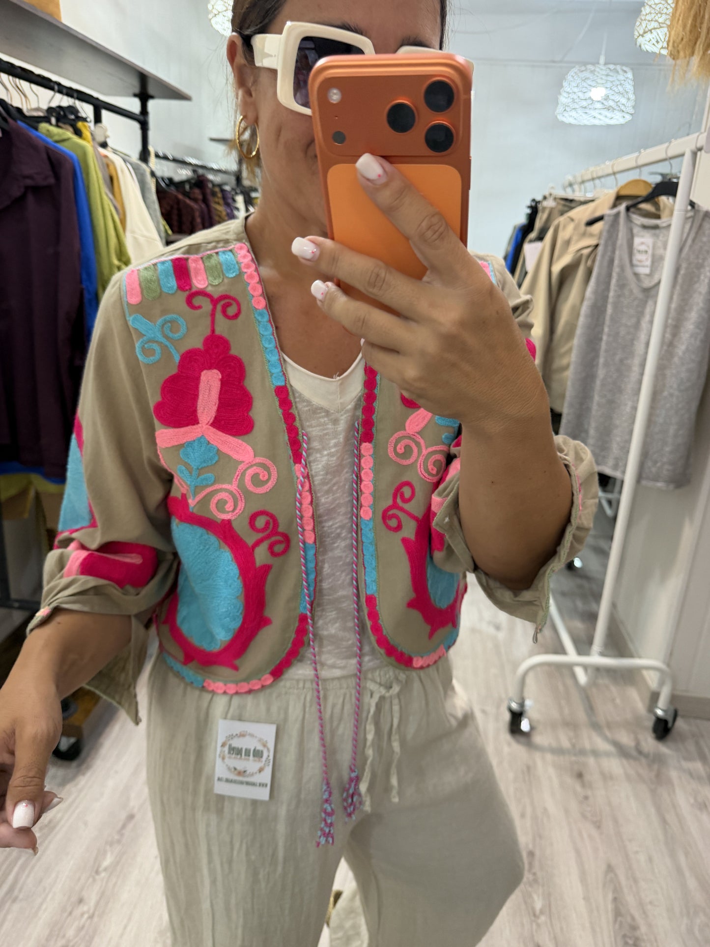 Chaqueta Boho bordada camelia beige