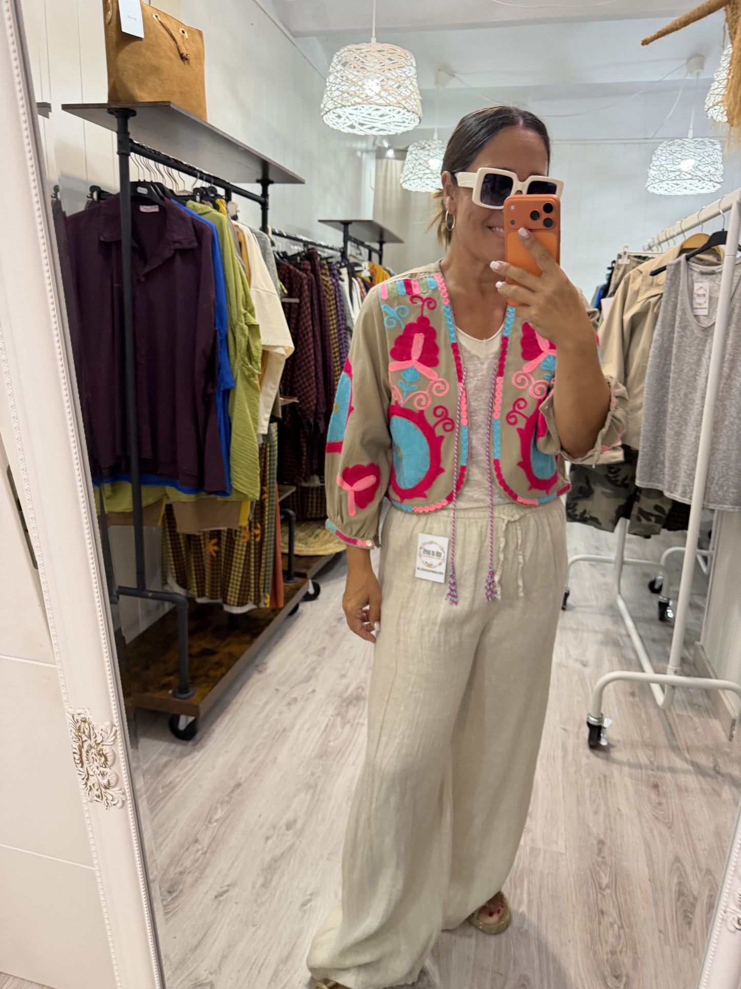 Chaqueta Boho bordada camelia beige