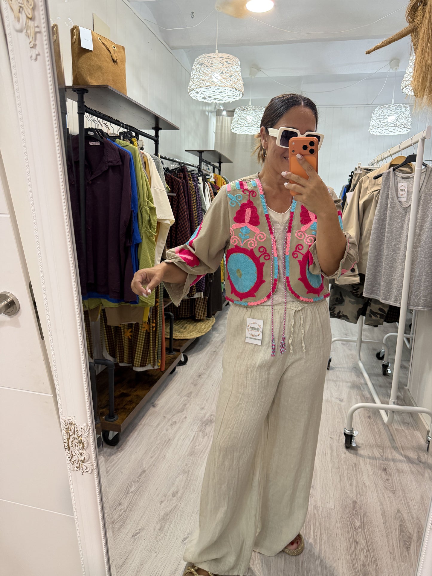 Chaqueta Boho bordada camelia beige