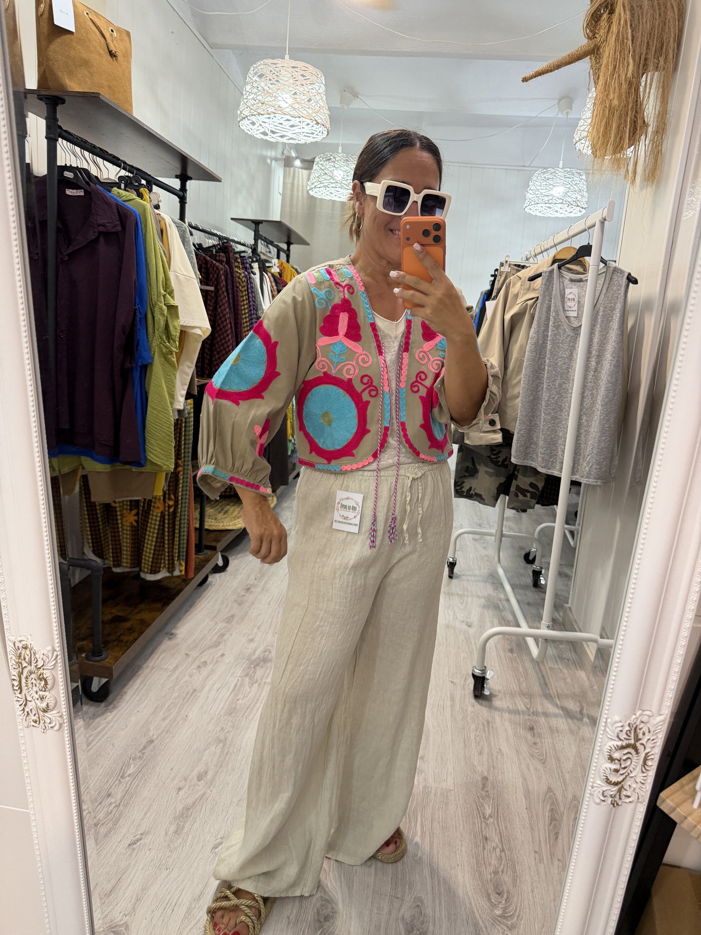 Chaqueta Boho bordada camelia beige