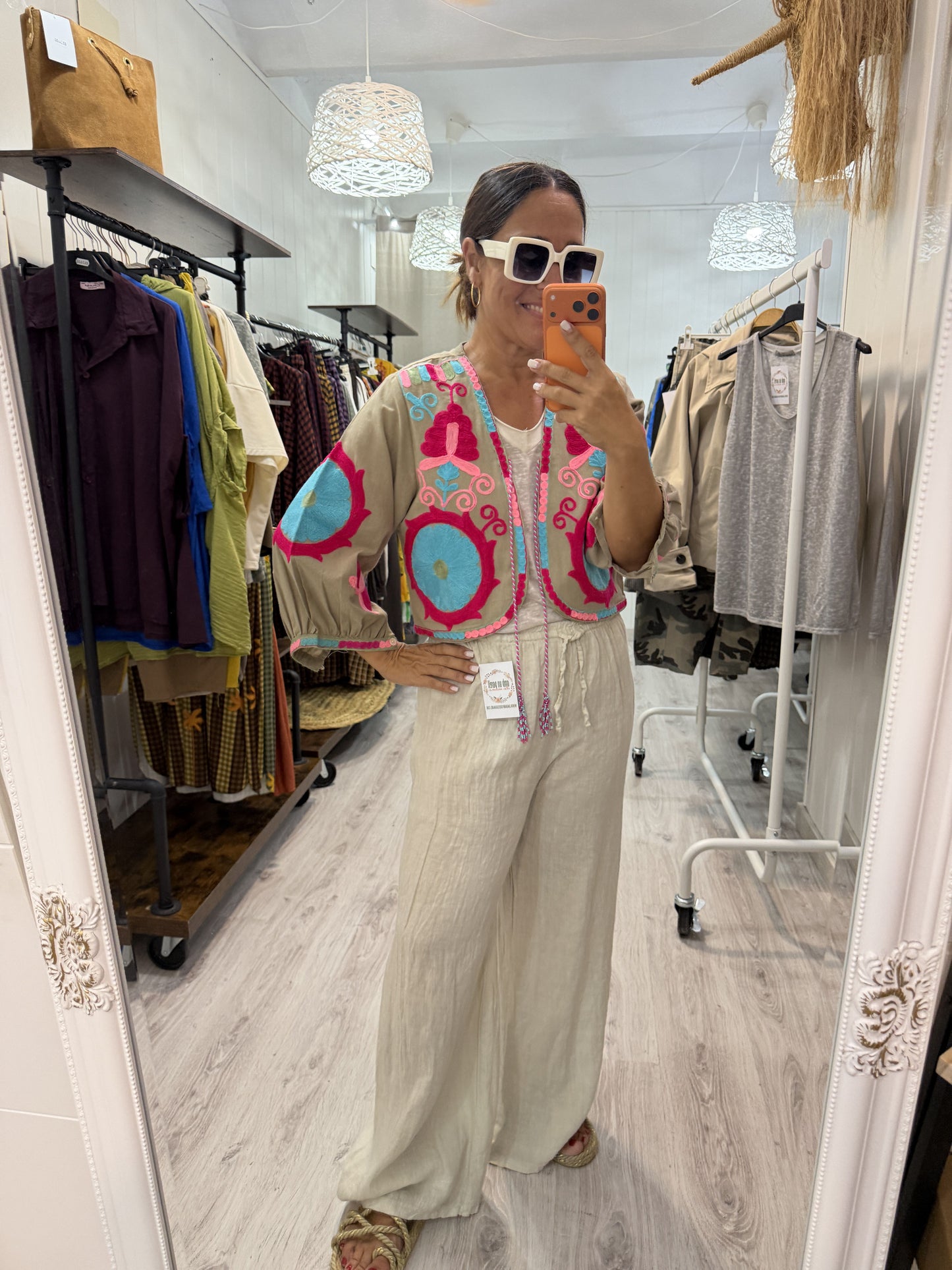 Chaqueta Boho bordada camelia beige