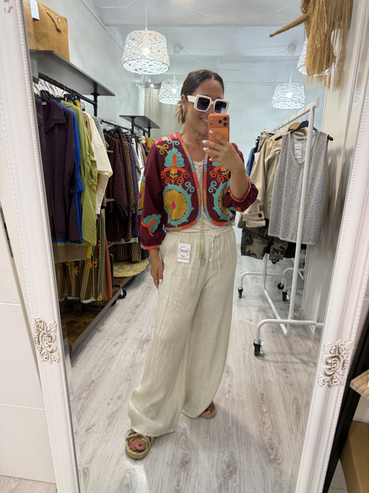 Chaqueta Boho bordada camelia burdeos