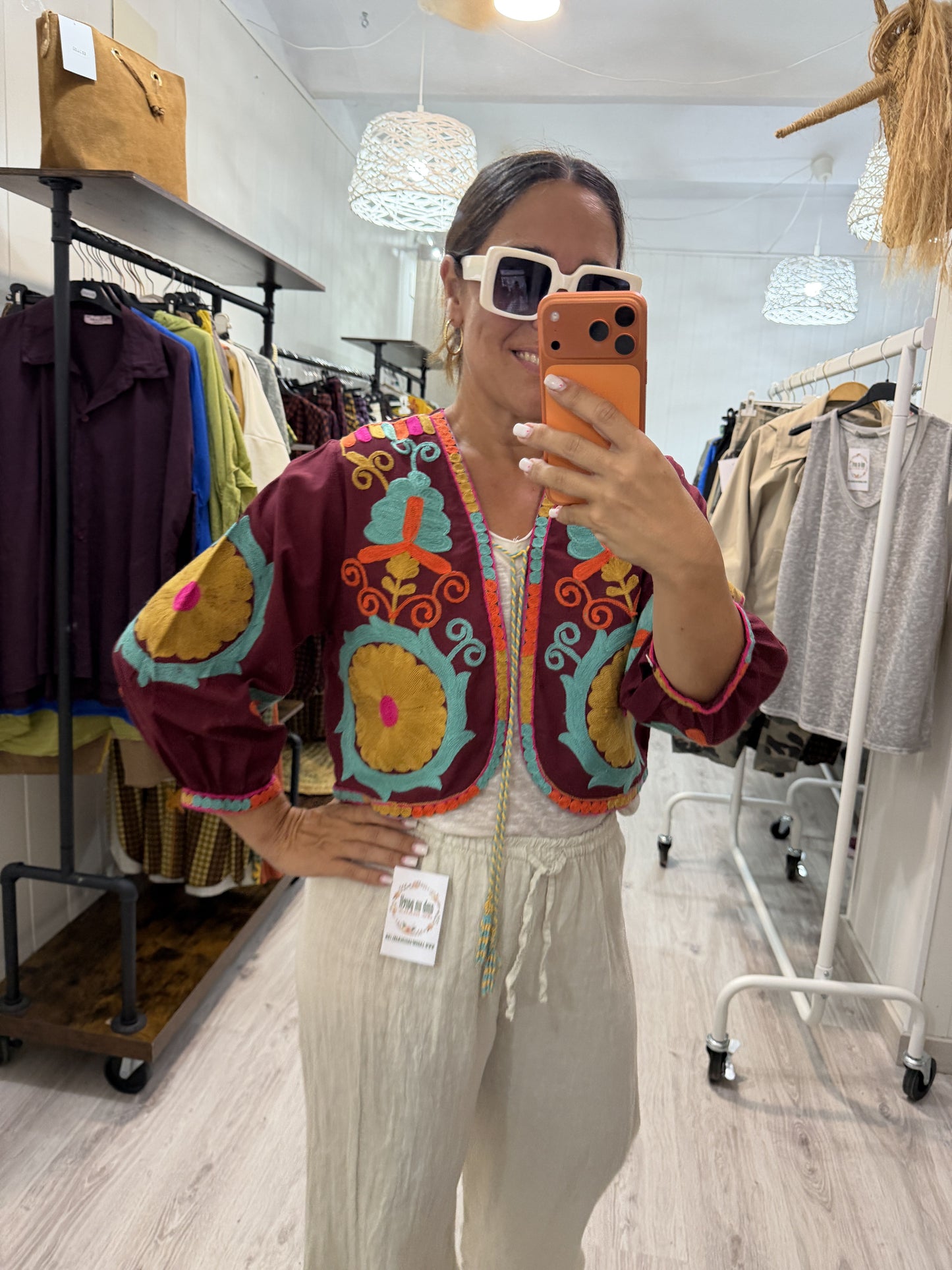 Chaqueta Boho bordada camelia burdeos