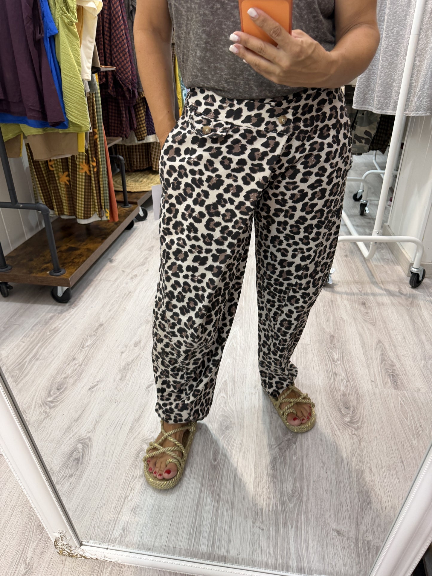 Pantalón Kukoi animal print beige