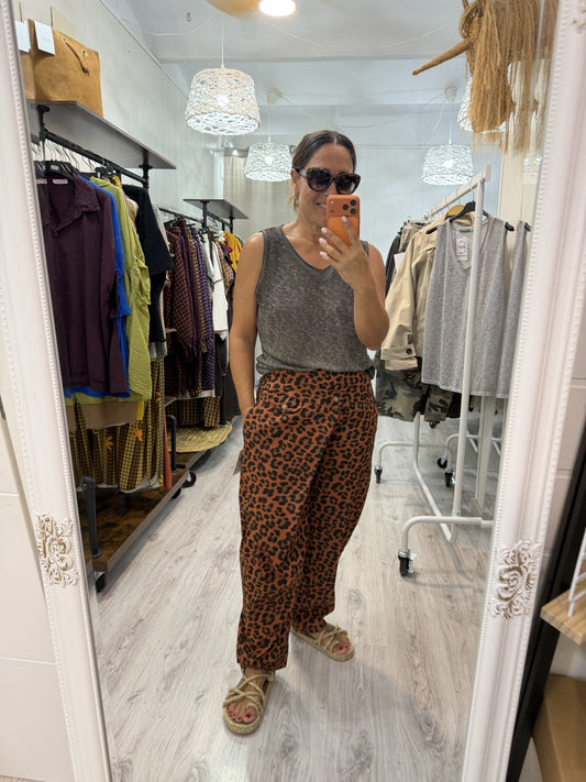 Pantalón Kukoi animal print caldera