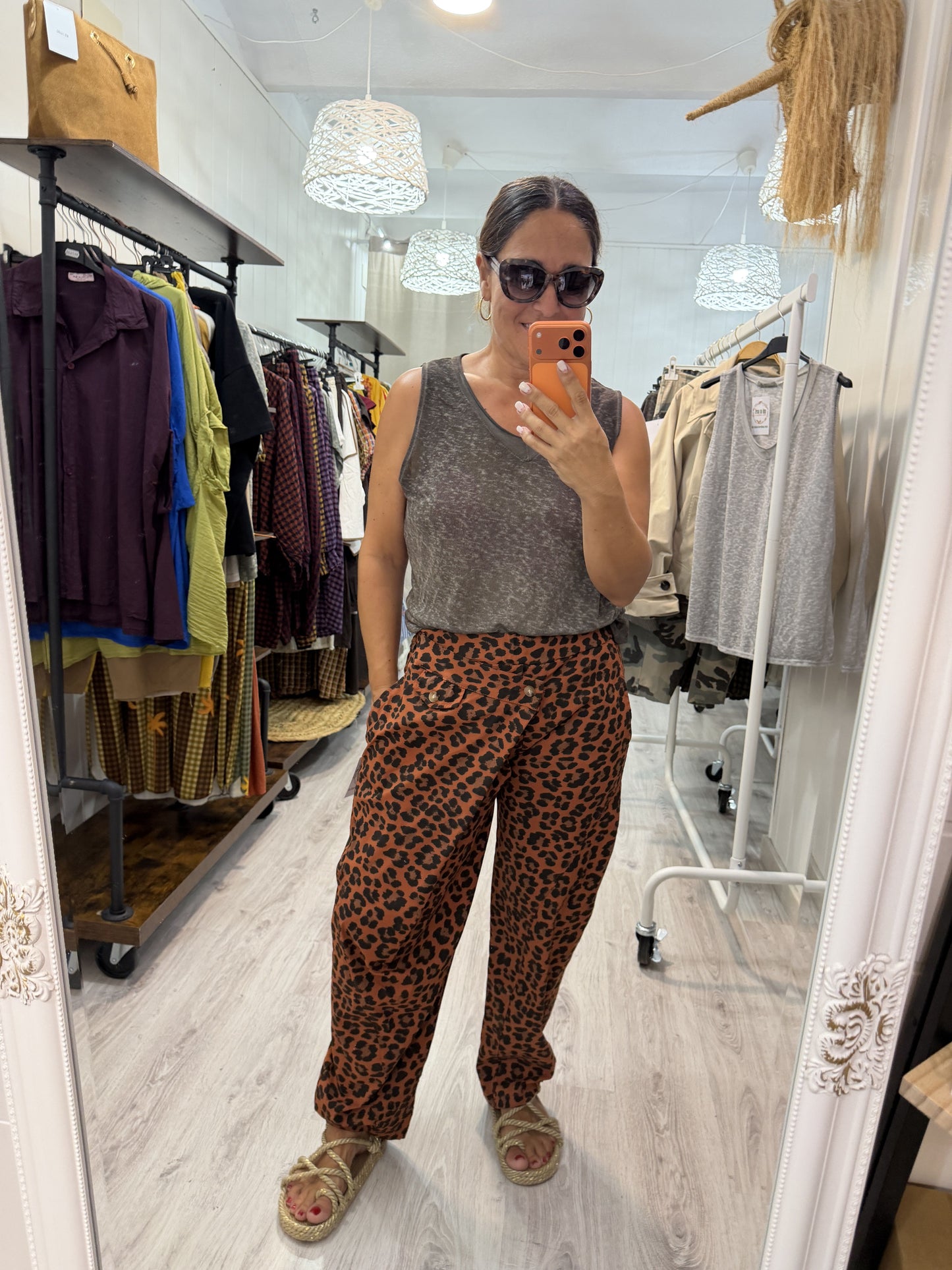 Pantalón Kukoi animal print caldera