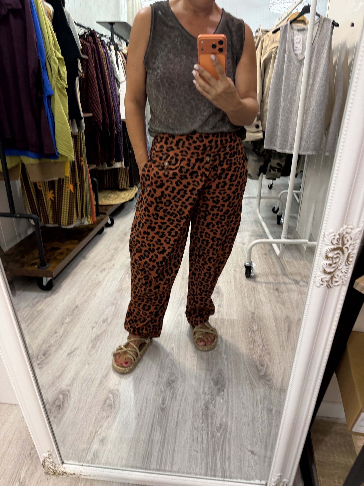 Pantalón Kukoi animal print caldera