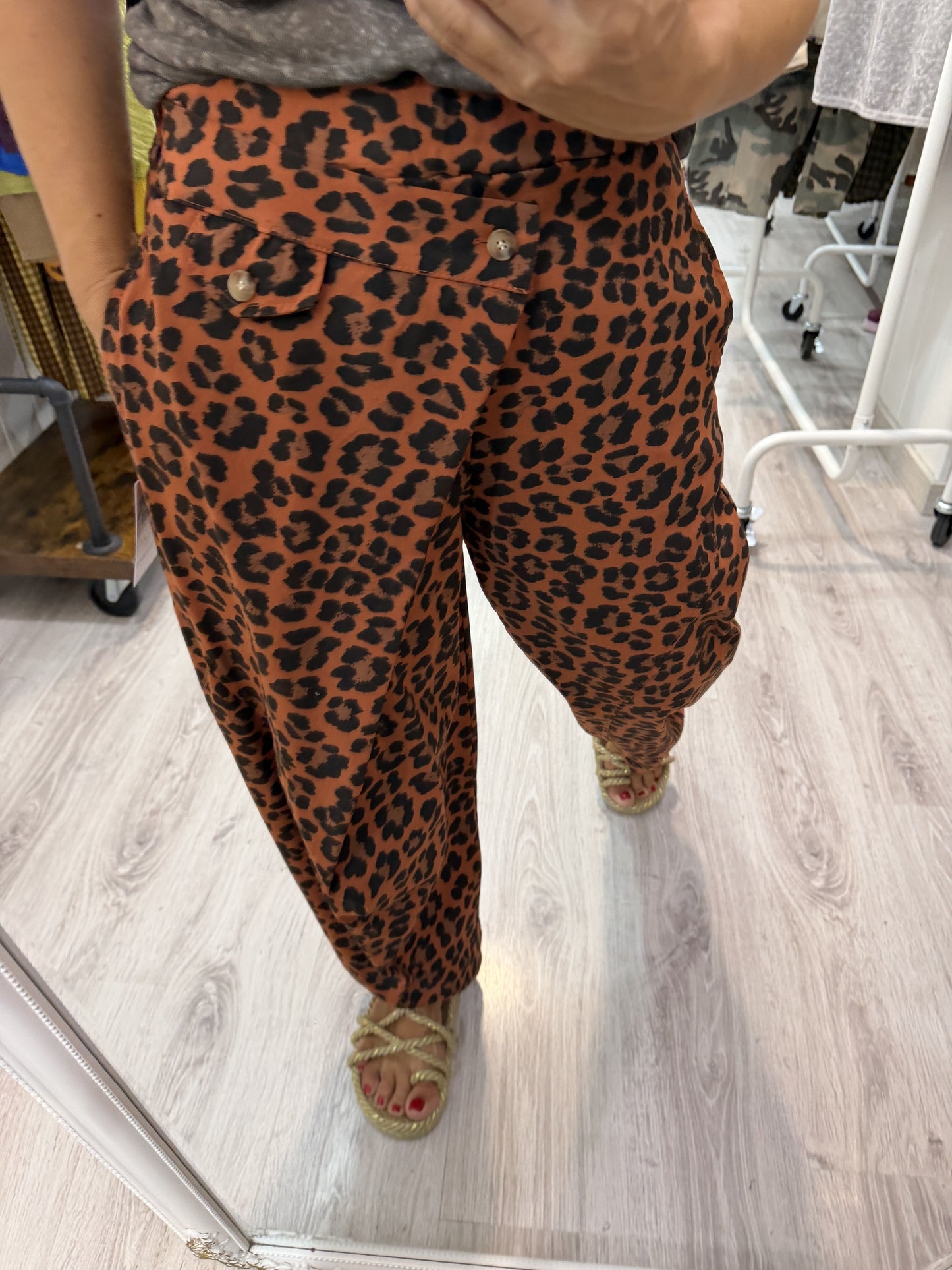 Pantalón Kukoi animal print caldera
