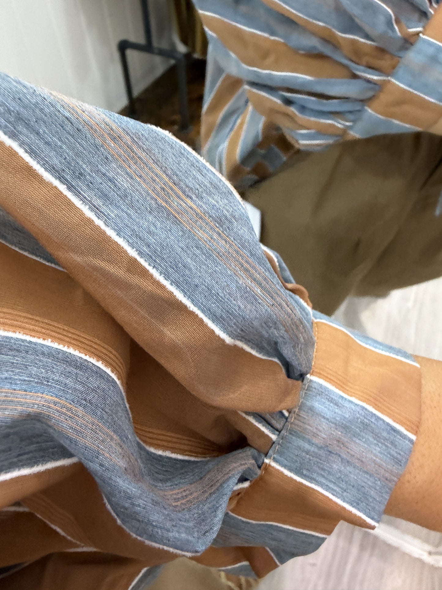 Blusa Kyoto camel y gris azulado