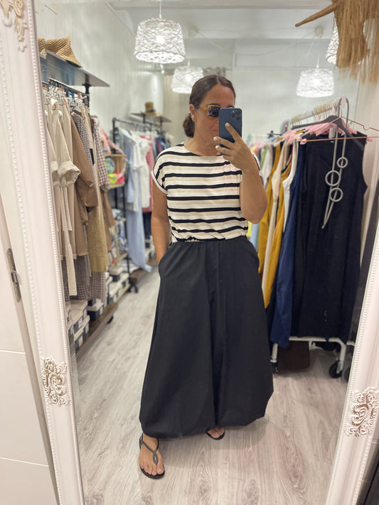Camiseta Navy negro, beige y blanco