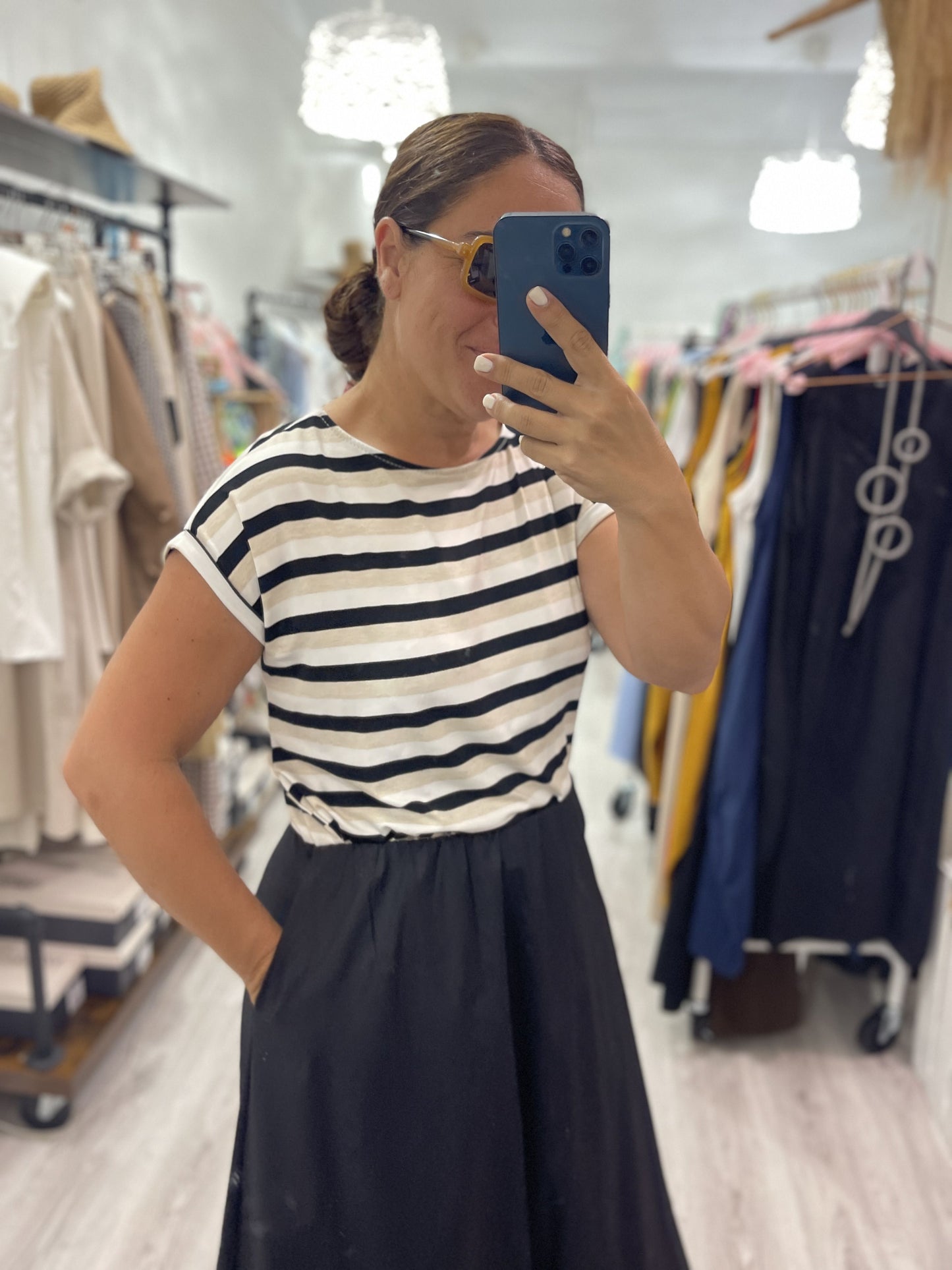 Camiseta Navy negro, beige y blanco