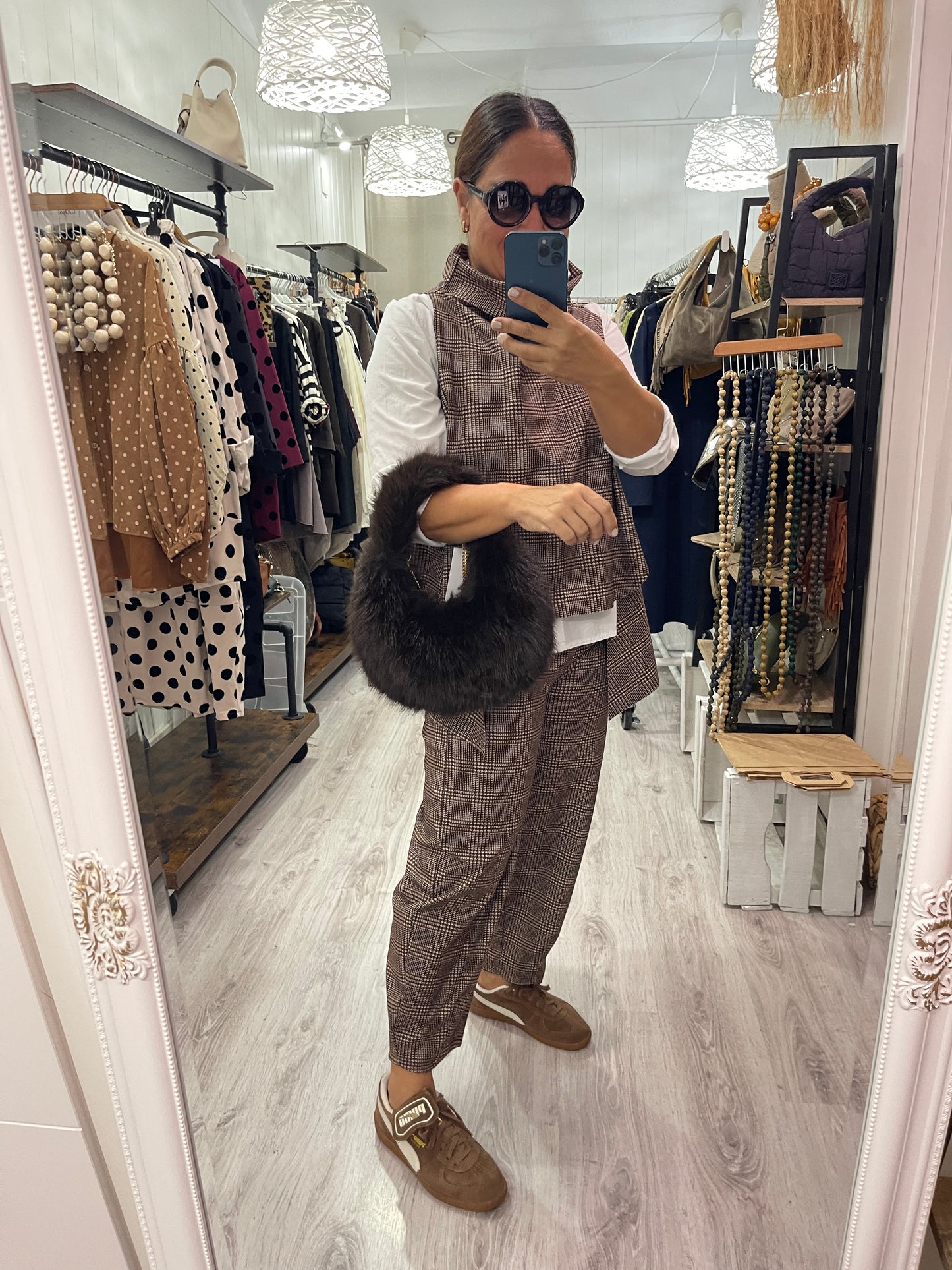 Bolso Fluffy mini chocolate - con cadena bandolera