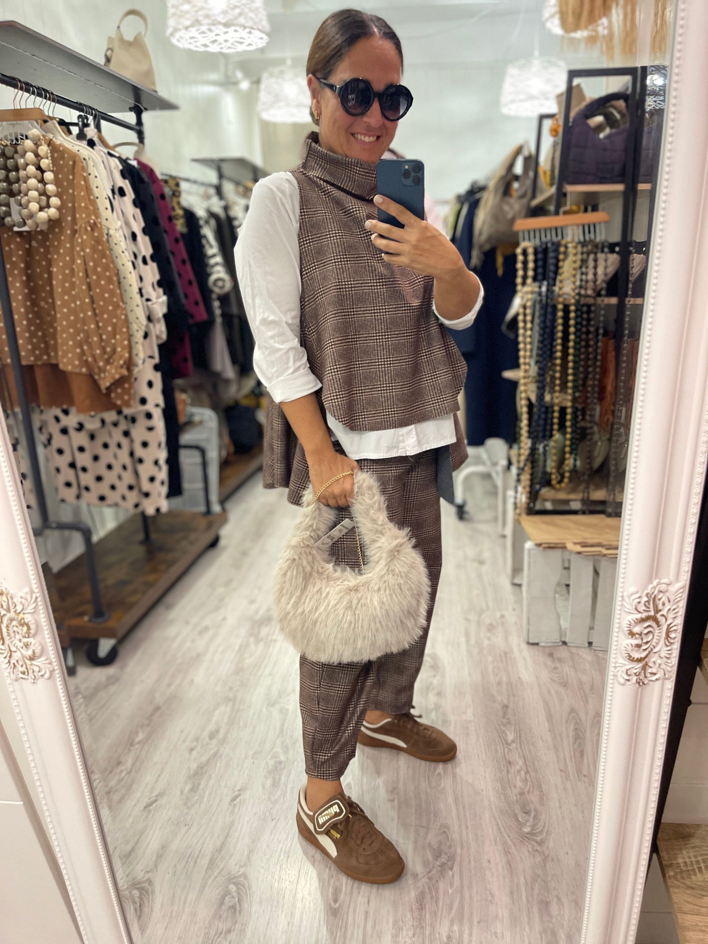 Bolso Fluffy mini beige - con cadena bandolera