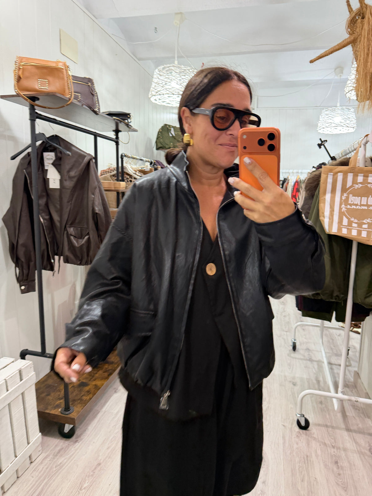 CHAQUETA ARI ECOPIEL CAPUCHA LAZADA EXTRAÍBLE NEGRO