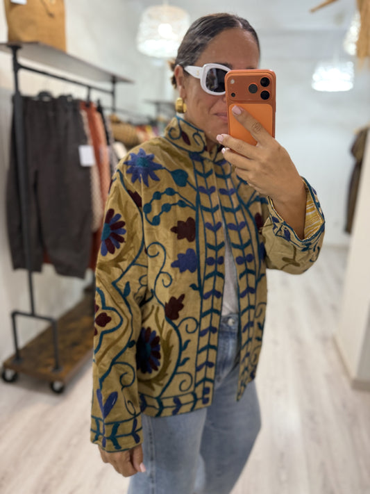 Chaqueta Suzani terciopelo ocre, burdeos y petróleo