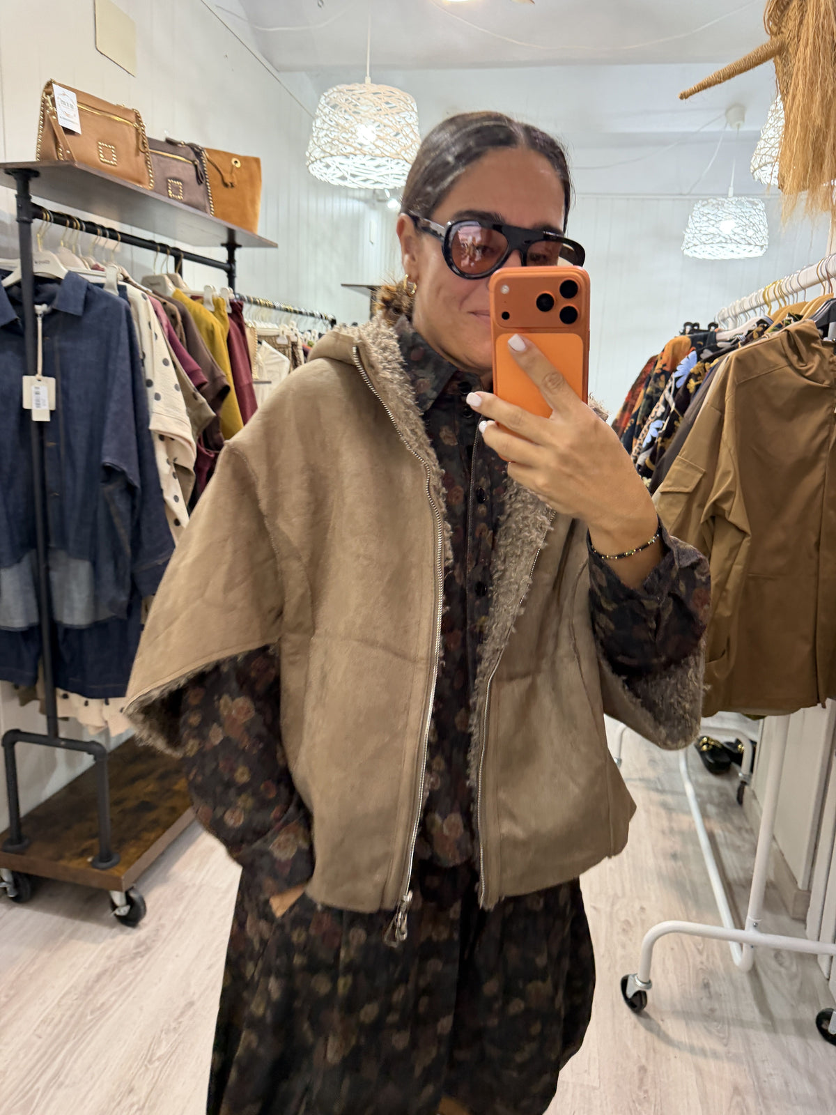 Poncho reversible borreguito y antelina taupe