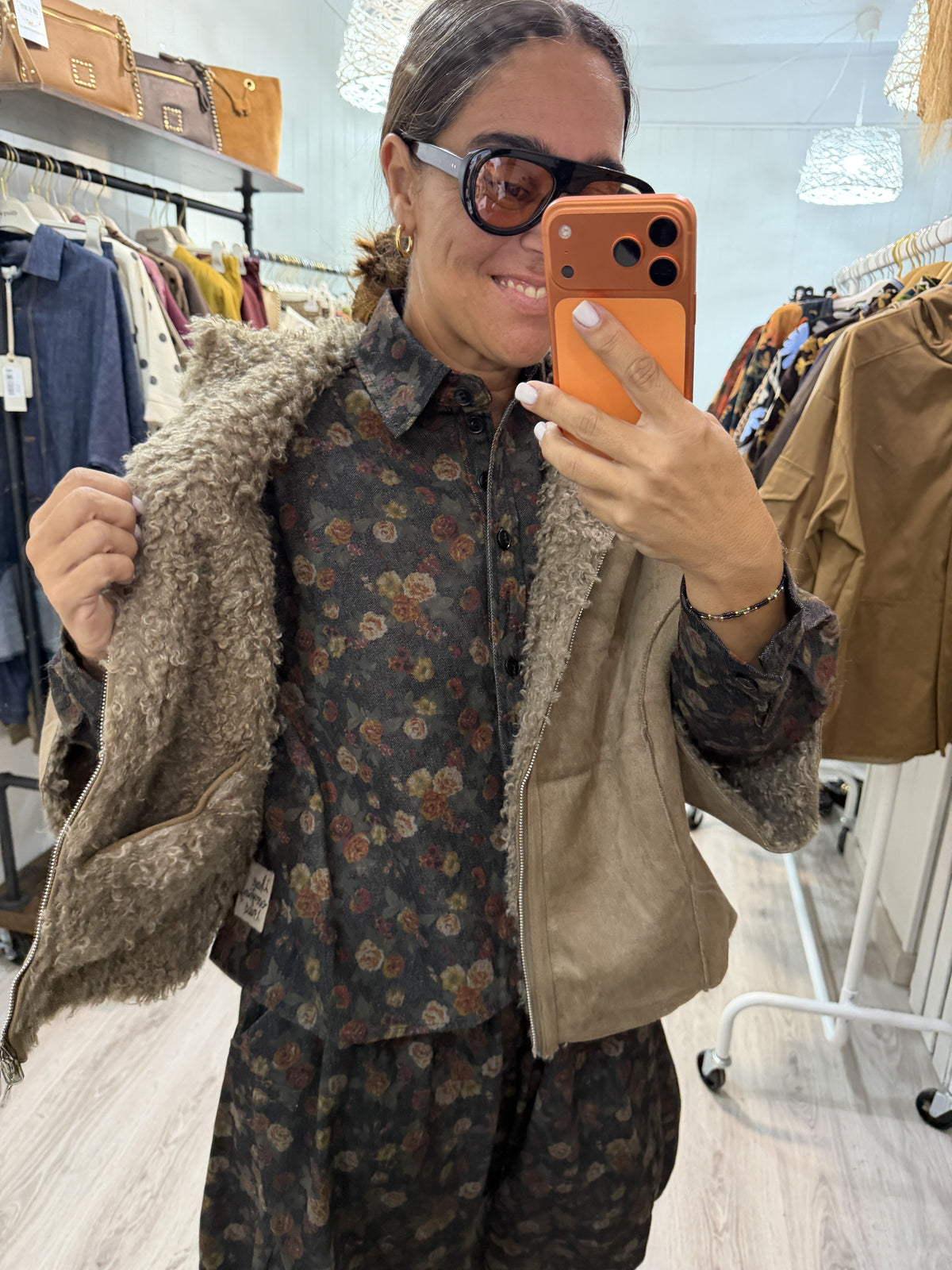 Poncho reversible borreguito y antelina taupe