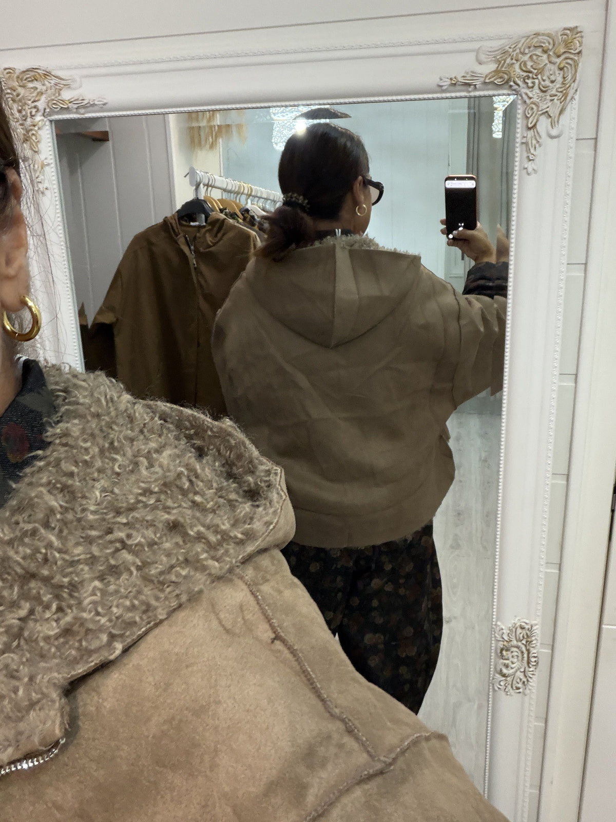 Poncho reversible borreguito y antelina taupe