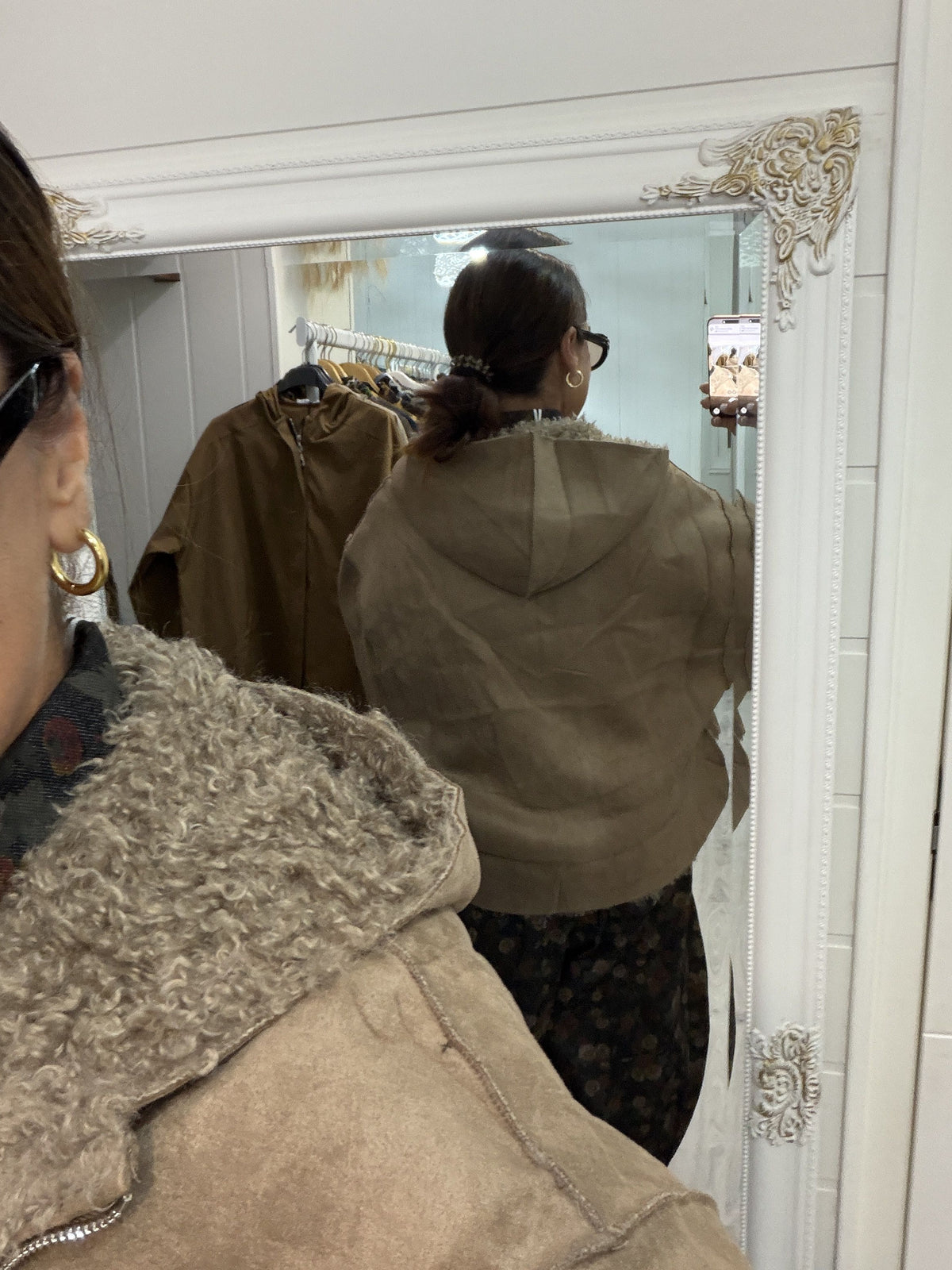 Poncho reversible borreguito y antelina taupe